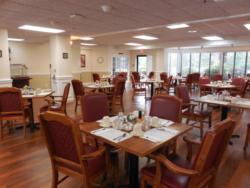 The restaurant-style dining room provides a classic setting for residents to enjoy meals at Heritage Oaks, a senior living community near Midlothian.